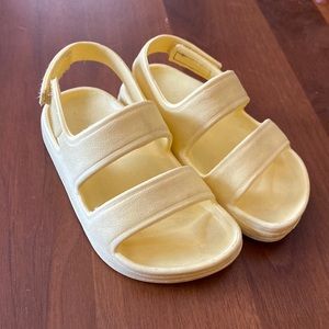 Pale yellow sandals size 5 TODDLERS